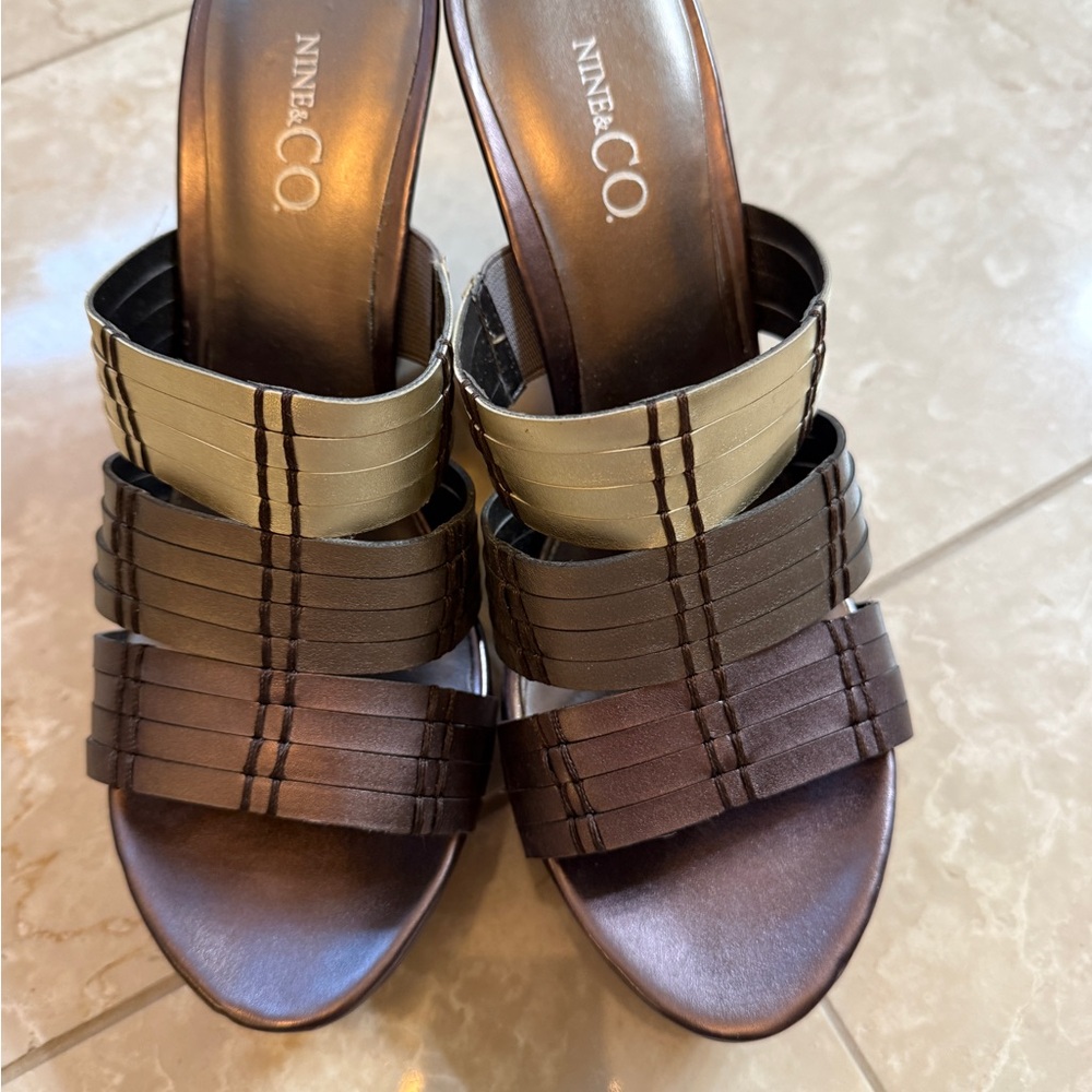 Nine & Co. Women's Brown and Tan Strappy Sandals